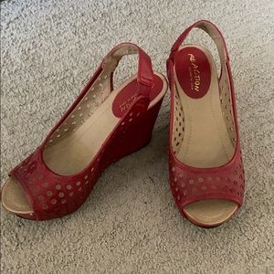 Kenneth Cole red wedges